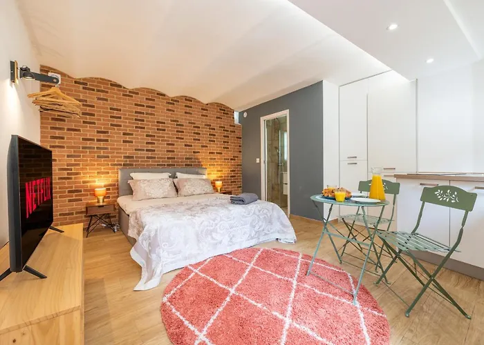 CHARMANT STUDIO RENOVÉ 150m DE MONACO